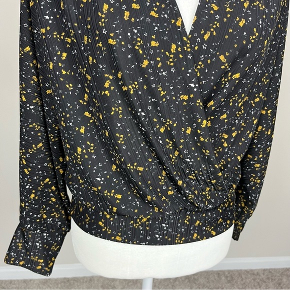 DEX V-NECK PLEATED LONG SLEEVE BLOUSE IN BLACK AND YELLOW PRINT SIZE SMALL - Picture 12 of 16